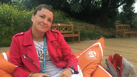 SPECIAL | Alexandra Dulgheru împlinește, azi, 30 de ani. "Am o relație bună cu Henri Leconte". Cutia cu amintiri: "Intru în vestiar, mă vede. Și, așa cum e ea, mai băiețoasă, îmi dă o palmă peste spate, de am crezut că o să cad pe jos pe acolo'" VIDEO