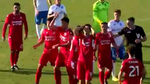 Fază incredibilă în Liga 2! Portarul trimis de Gigi Becali la Turris s-a făcut de râs, dar arbitrul n-a validat golul și a trimis echipele la cabine | VIDEO