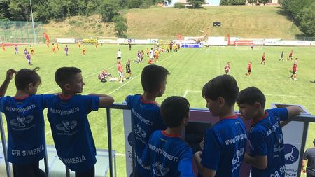 REPORTAJ | Redescoperind bucuria de a juca fotbal: 1000 de copii într-o competiție de cinci stele