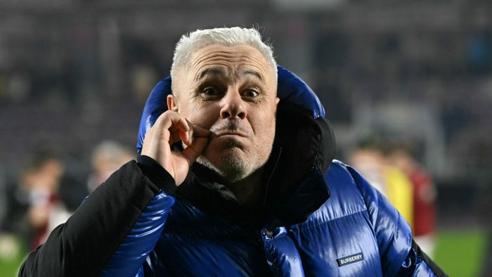 Șeicii vor să îl îmbrace în aur pe Marius Șumudică. Presa arabă anunță că antrenorul va pleca de la Rapid și va semna cu Al Okhdood