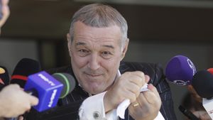 Gigi Becali, scandal uriaș în fața sediului LPF. „Lăsați minciunile! Eu rup actul și îl calc în picioare!” Amenințare pentru Gino Iorgulescu | VIDEO&FOTO