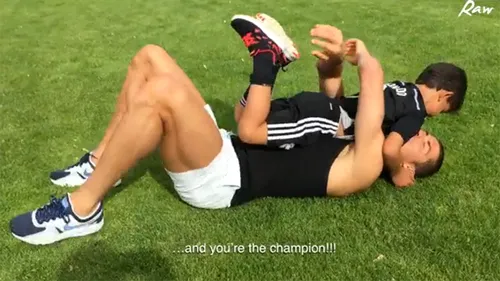 Așchia nu sare departe de trunchi! VIDEO | Fiul lui Ronaldo a marcat un gol de senzație la un meci de copii