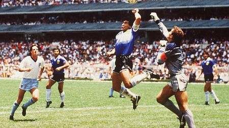 Shilton nu uită și nu iartă: "Aș da mâna cu Maradona, dacă își cere scuze pentru 'mâna' lui"