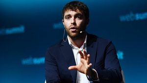 (P) Cum și-a început cariera celebrul jurnalist Fabrizio Romano