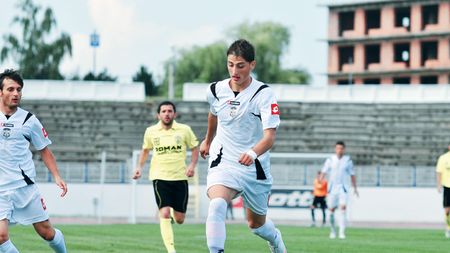 Grozav pleacă luni în Belgia