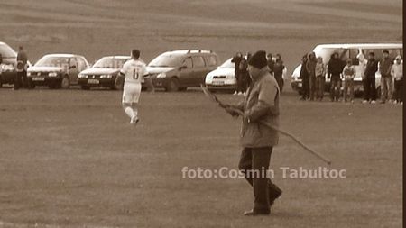 "Dreptate bătrânească"!** A cerut penalty cu furca!
