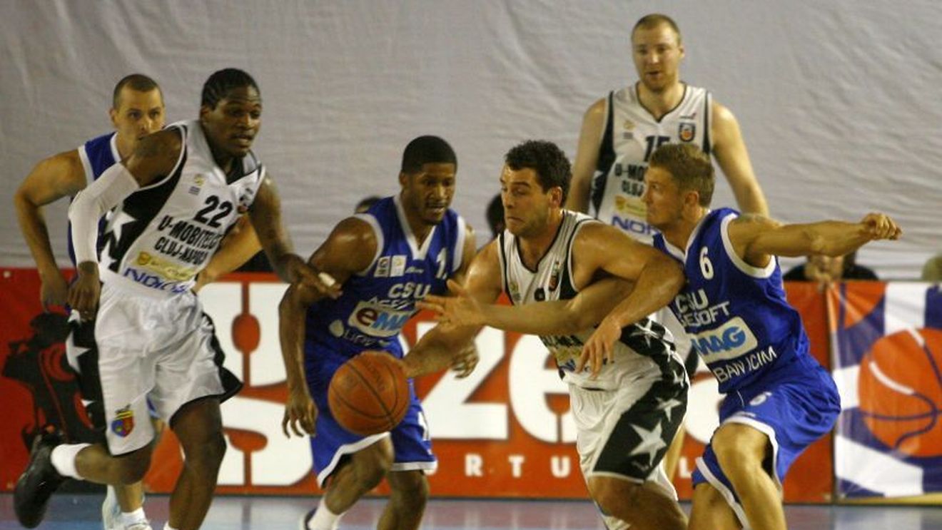 CSU Ploiești - "U" Mobitelco Cluj, scor 82-69**, în finala Diviziei A de baschet masculin