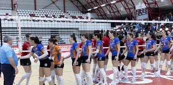 Bătălie decisivă pentru locul 3! CSM Târgoviște – Rapid, în finala mică a Ligii feminine de volei, miercuri, în Capitală. Bannerul jignitor afișat de târgovișteni fix în urmă cu un deceniu, la un meci pentru locul 5