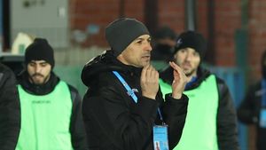 Fostul antrenor de la FCSB a reușit o performanță importantă și fuge de România: „Implicări politice și ale patronului”