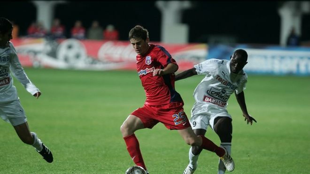 Onicaș are fisură de peroneu!** Mijlocașul Stelei revine în 2010!