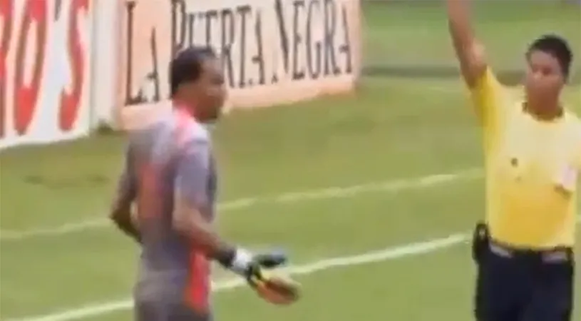 VIDEO | Penalty și eliminare pentru cel mai inofensiv gest făcut de un jucător de fotbal 