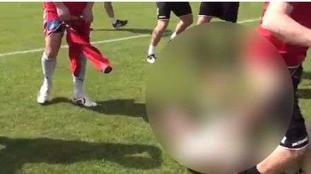 Cea mai tare FARSĂ‚ din fotbal revine!** VIDEO GLUMA pe care Costea n-a avut ÎNCĂ‚ tupeul s-o facă la Steaua :)