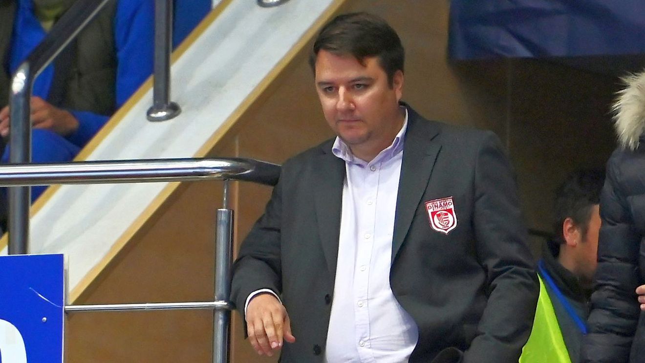 Dezvăluiri incredibile ale președintelui de la CS Dinamo: „Eu îl aștept pe jucător în birou să reziliem, iar el stă pe terenul central și își face poze și flimulețe. Îl vedem acum pe geam!” | EXCLUSIV