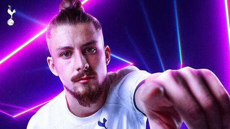 Cum arată și cât costă un tricou de la Tottenham, cu numele lui Radu Drăgușin pe spate! Așa poate fi cumpărat de fanii din România