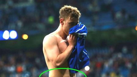 FOTO | Germanii au analizat atent poza. Detaliul scapă privirii: ce a purtat jucătorul lui Schalke la victoria contra Realului