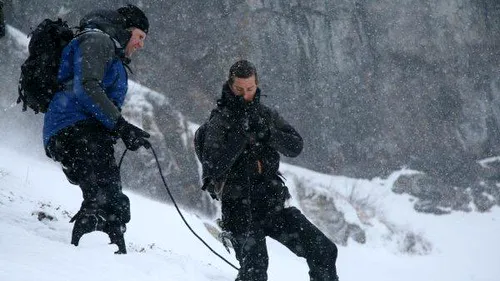 Gigi Becali e noul Bear Grylls! 