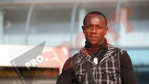 FOTO A sosit colegul lui Eto'o!** El e jucătorul urmărit de Wenger cu care Dinamo vrea să dea lovitura! Și un grec a venit în probe