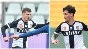 Valentin Mihăilă și Dennis Man, lăudați de unul dintre colegi, chiar la pauza partidei Parma - AS Roma: „Se descurcă grozav!”