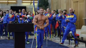 Moment emoționant oferit de George Gabriel Moise, sportiv cu dizabilități medaliat cu aur, după Campionatul European de Culturism și Fitness! Și-a dat jos tricoul și a impresionat asistența: „Totul este posibil”. VIDEO