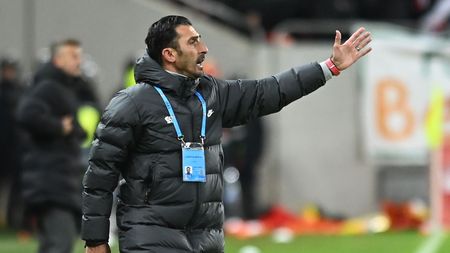 Inventivitatea galeriei lui Dinamo: ar fi adus translator de limba greacă pentru a-l înjura mai bine pe Elias Charalambous!
