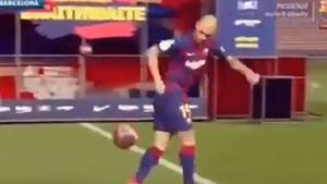 Noul star al Barcelonei s-a făcut de râs la prezentarea oficială și imaginile au devenit virale VIDEO | Nimeni n-a venit să-l vadă pe Camp Nou