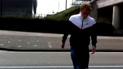 VIDEO HORROR! Cel mai scump jucător al lui Ajax, lovit ÎN PLIN de o mașină! VEZI filmulețul îngrozitor