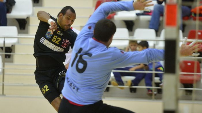 Dinamo București a câștigat derby-ul cu HC Odorhei și a trecut din nou în fața Stelei. Harghitenii au avut 4 jucători mai puțin pe foaia de joc