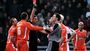 Andre Marriner va arbitra returul dintre Ujpest și Steaua