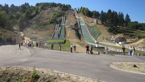 Trambulinele de sărituri cu schiurile de la Râșnov, inaugurate de "zburătorii" din loturile naționale