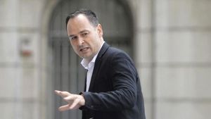 Situația de la Dinamo este tare dubioasă și cred că ar trebui să stam cu lupa pe Ionuț Negoiță! | EDITORIAL VICTOR VRÎNCEANU 