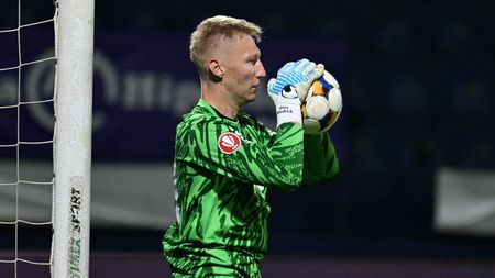 CFR Cluj și-a mai vândut un titular. Transferul definitiv al lui Otto Hindrich la Legia, oficializat