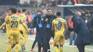 Schimbări importante la Petrolul Ploiești: vine un atacant, pleacă un mijlocaș, iar un fundaș și-a rupt ligamentele încrucișate