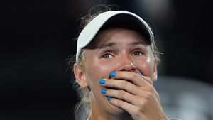 Ca de la campioană la campioană! Mesajul Carolinei Wozniacki pentru Simona a stârnit hohote de râs. VIDEO: Reacția Simonei