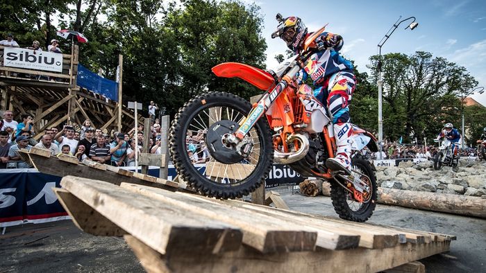 Red Bull Romaniacs 2015 va debuta mâine, la Sibiu. Timp de  un an au fost căutate cele mai grele trasee pentru enduriști