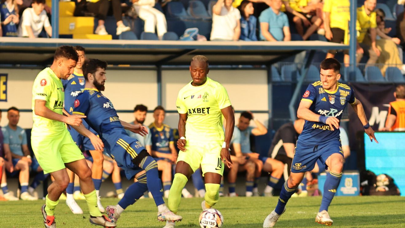 Eliminare şocantă în Superliga! A fost chemat la VAR şi a dat cartonaş roşu, după o fază cum sunt numeroase într-o etapă de campionat