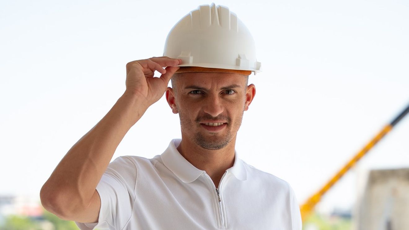 Florin Tănase a devenit milionar din imobiliare și a plătit 3.000 de euro pentru cadoul de 14 grame pe care i l-a făcut lui Mitică Dragomir