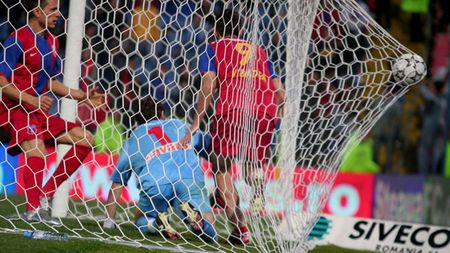 Unul dintre cei mai iubiți atacanți care au jucat la Steaua este dorit de echipa de pe locul 3 din Serie A:** "Fiorentina mi-a contactat impresarul"