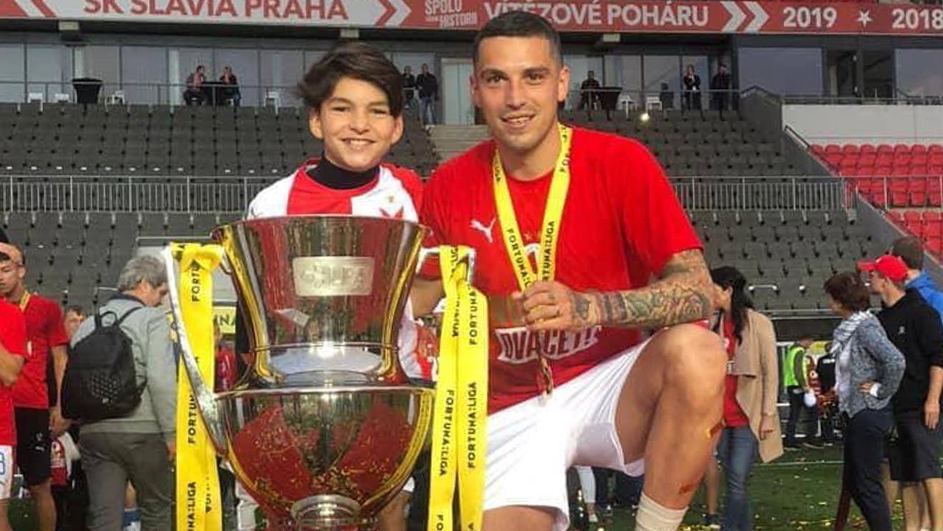 Nicolae Stanciu, ales cel mai bun mijlocaș, cât și jucător străin în campionatul Cehiei | FOTO