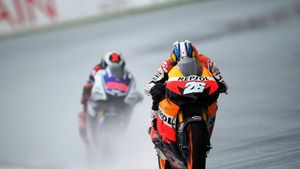 Pedrosa câștigă la Le Mans în cea mai spectaculoasă cursă a anului! Rossi a căzut când lupta pentru podium