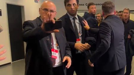 Neverosimil! Kosovarii au sărit la bătaie cu jurnaliștii români și au continuat circul la vestiare, după conferința de presă! Imagini incredibile cu Amir Rrahmani și alți oameni din staff-ul Kosovo: „Ați atacat fotbalistul”
