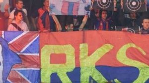 "Le-am dat biletele steliștilor! Era păcat să nu citească mesajele galeriei noastre"