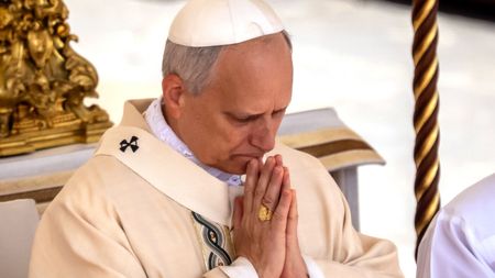 Papa Leon al XIV-lea, tun financiar! Au scos tricourile cu el şi au luat jackpot-ul: se vând ca pâinea caldă