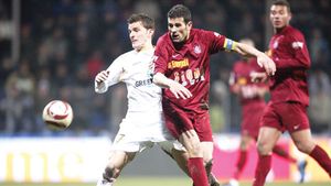 CINE O MAI ÎNCURCĂ‚ PE CFR?