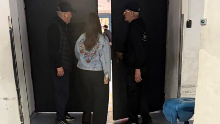 Imagini de la spitalul unde e internat Mircea Lucescu. Nepoții au ajuns de urgență