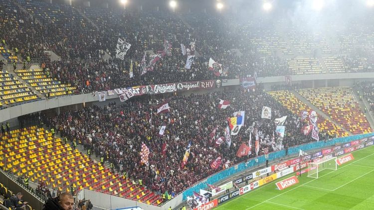 Peluza giuleșteană nu a respectat momentul de reculegere pentru Viorel Păunescu la derby-ul FCSB – Rapid. VIDEO