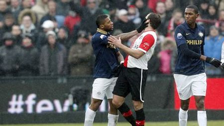 Orgoliile de la club au degenerat!** Gestul ăsta era să-l coste selecția pe unul din "killerii" Olandei de la București!** Vestiarul "Portocalei mecanice", dezamorsat de Van Gaal