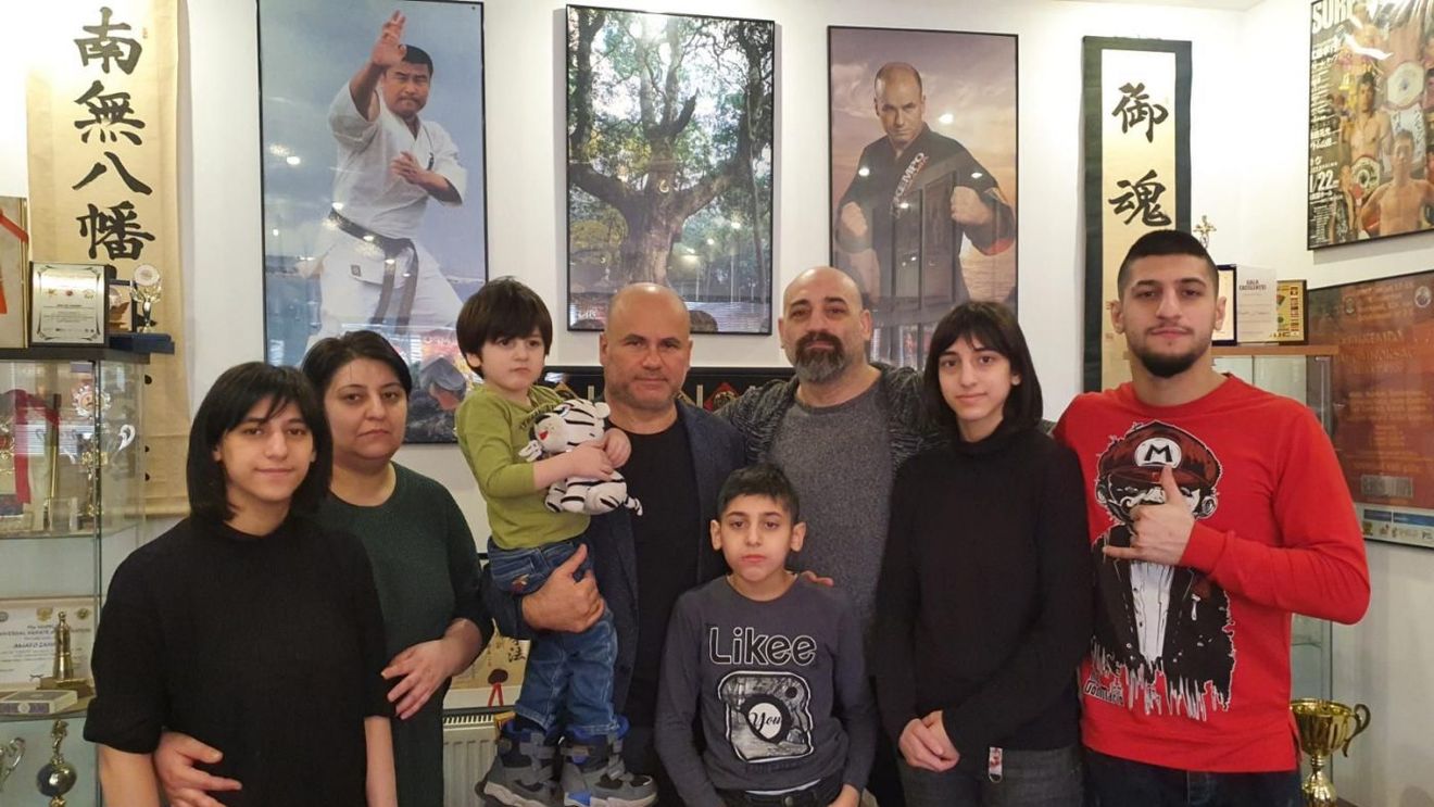 Rauf Ibrahimov, președintele Federației Azere de Kempo, și familia sa au fugit din Ucraina! Strada și blocul în care locuiau în Kiev, bombardate de armata rusă! Cine i-a ajutat în România