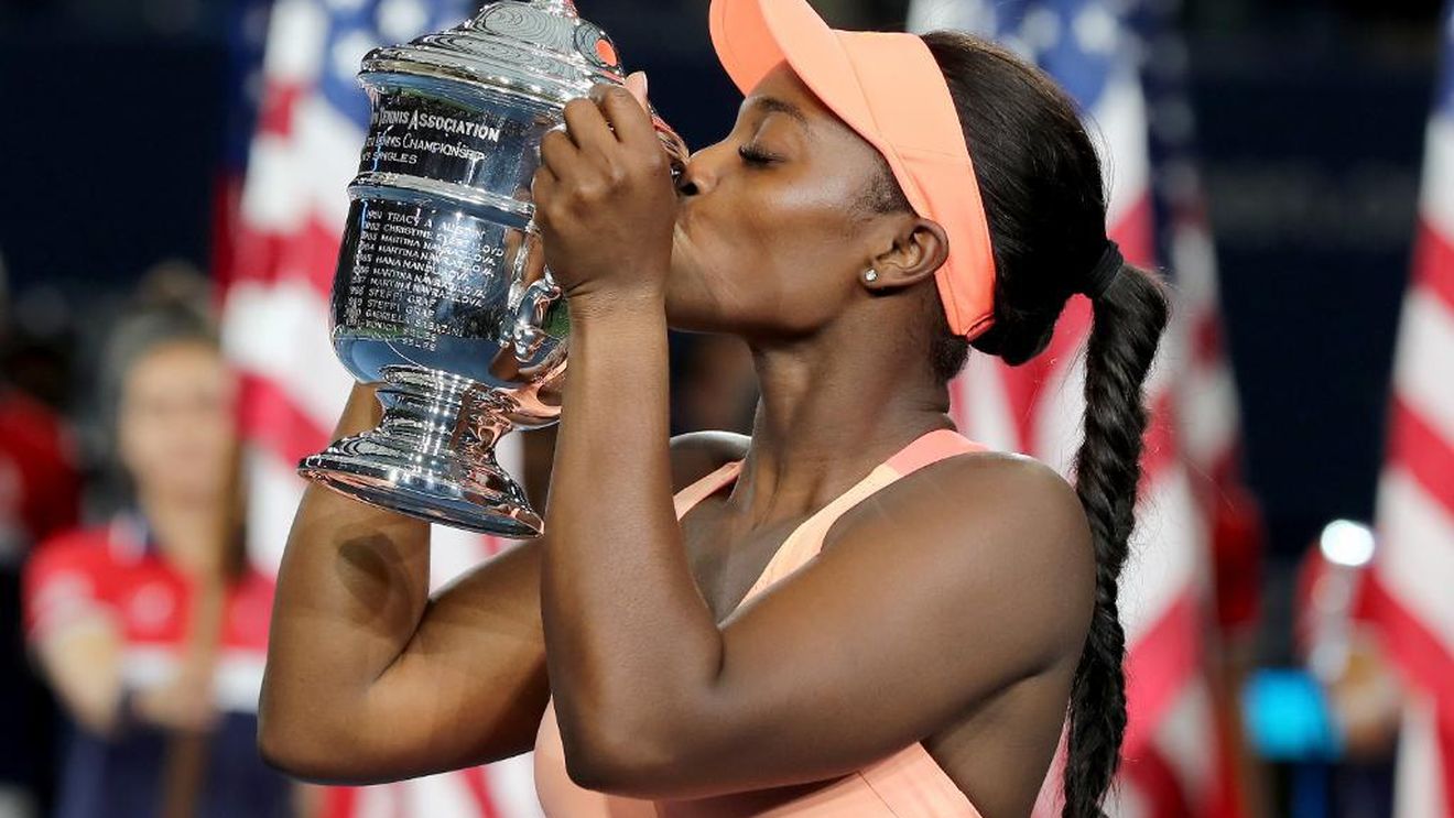 US Open | Campioana este Sloane Stephens: victorie într-o oră. Keys a riscat mult și a greșit neforțat de 30 de ori. Lungul drum al învingătoarei: "La 11 ani am mers cu mama la o academie de tenis și ni s-a spus că voi fi norocoasă dacă ajung jucătoare de divizia a doua" | FOTO: așa arată prietenia adevărată