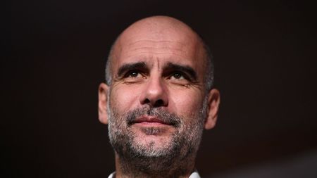 Pep Guardiola a cedat nervos în fața unui ziarist și a răbufnit când a fost întrebat de FC Barcelona! „Ești prea tânăr, prietene! Îți dau clipuri să vezi”