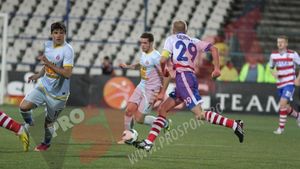 Tănase, încă o dată absent!** "Nu știu dacă Stanciu îi ajută" Ă‚sta e postul în care Reghe trebuie să "inventeze" ceva: